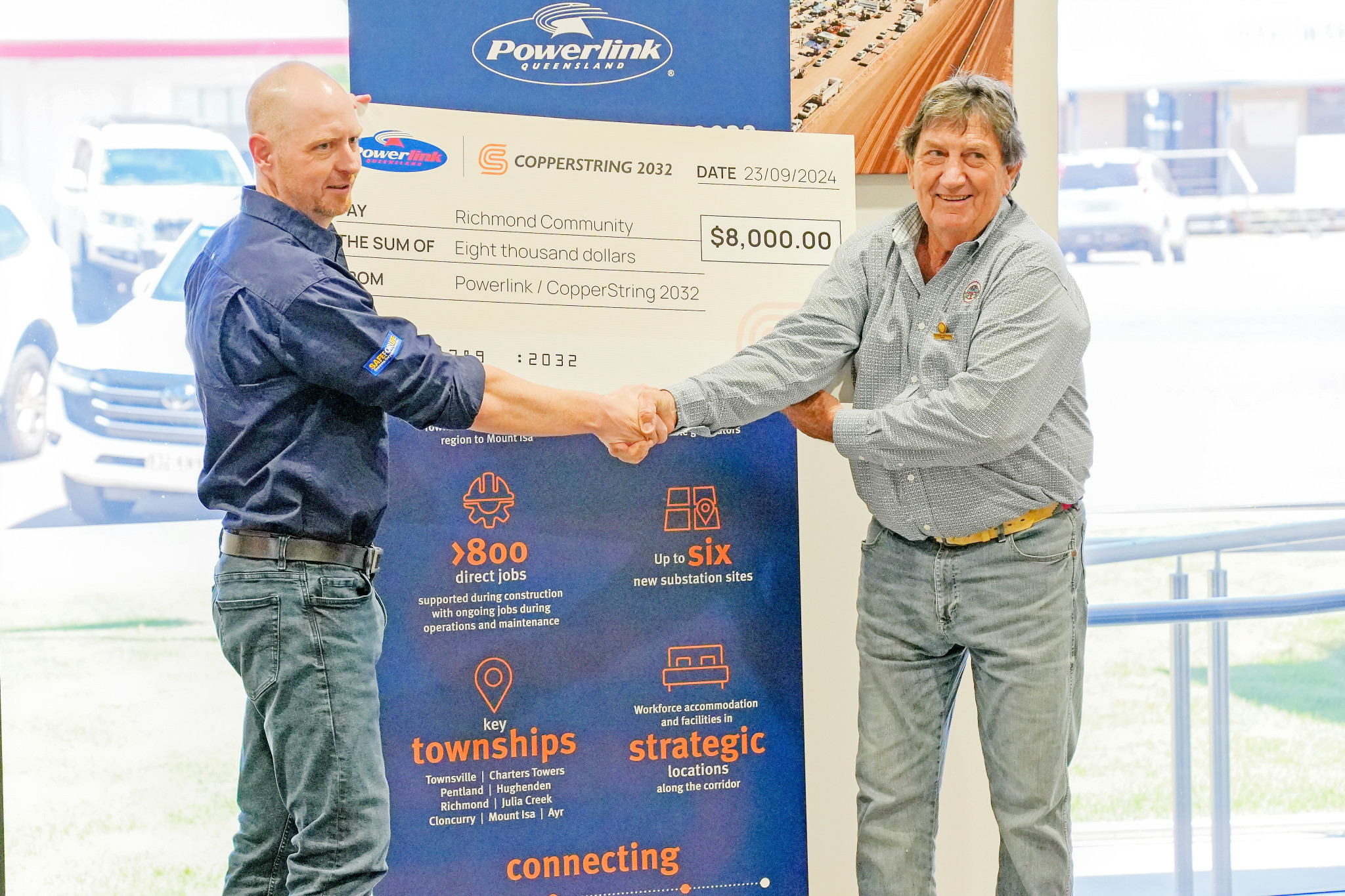 Powerlink’s Tom Dackray with Richmond Shire mayor John Wharton.