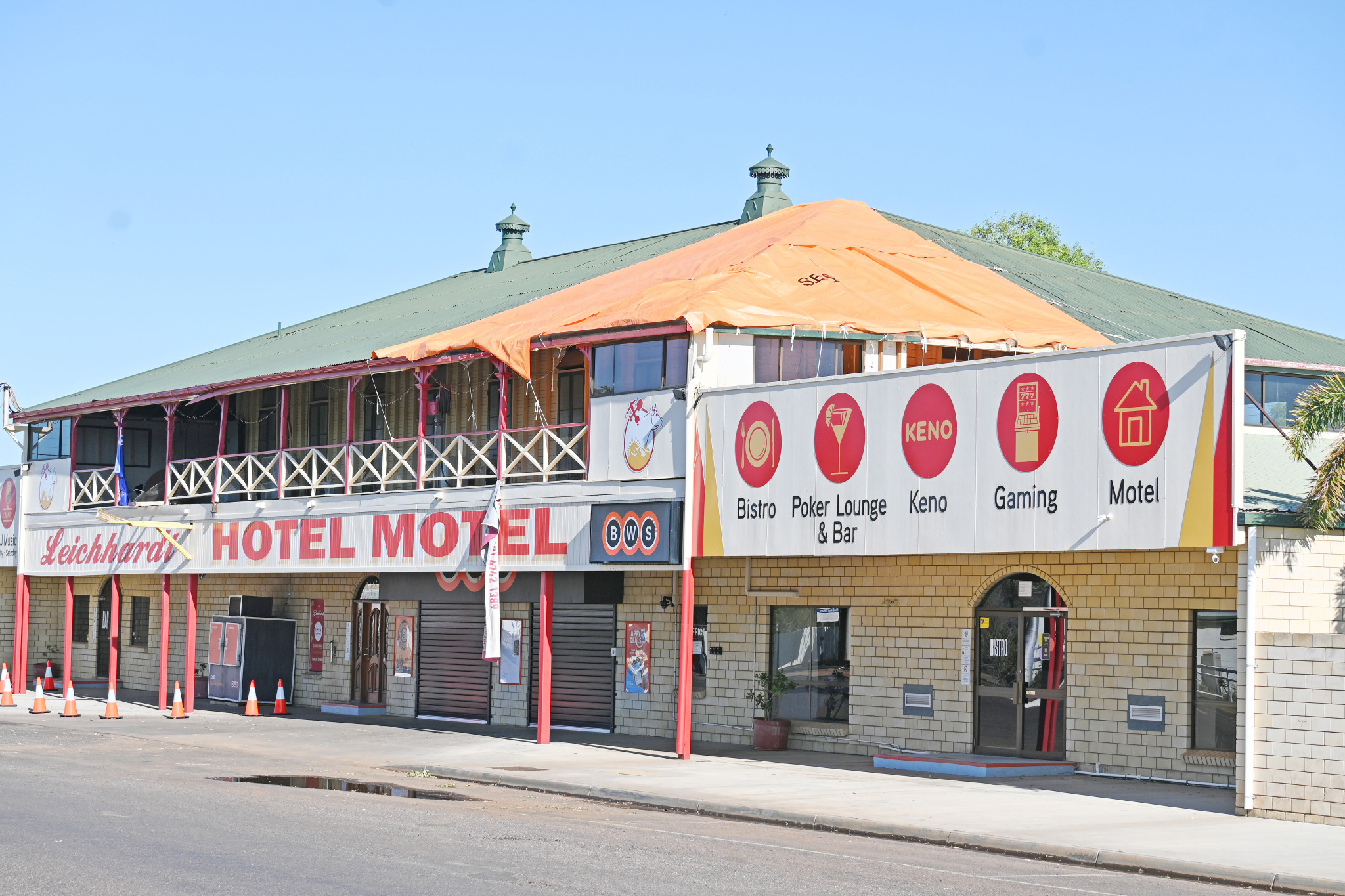 SES volunteers worked with locals to get a tarp erected on the Leichhardt Hotel roof