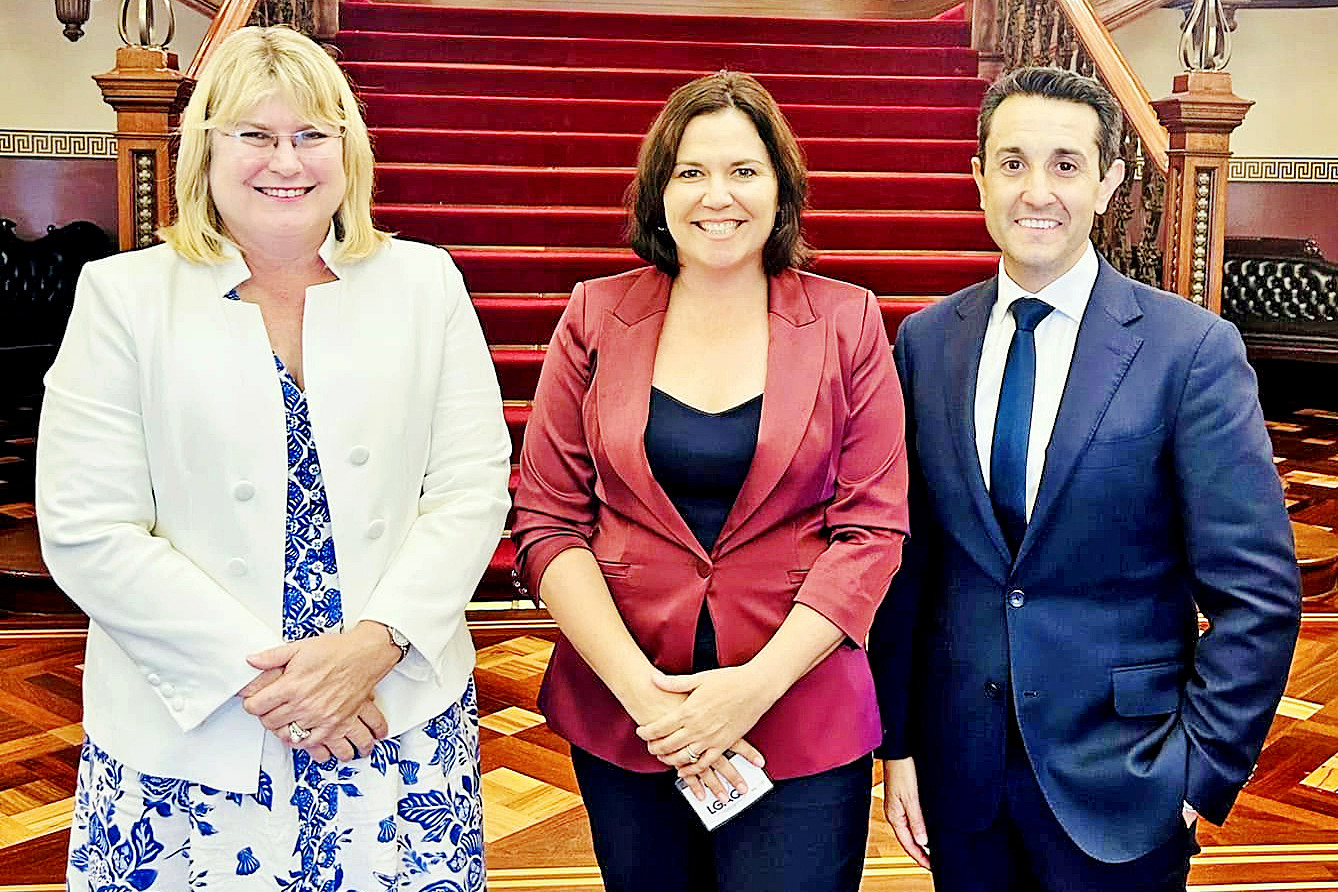 Minister for Water Anne Leahy, Flinders Shire mayor Kate Peddle and Premier David Crisafulli in the halls of Queensland parliament last week.