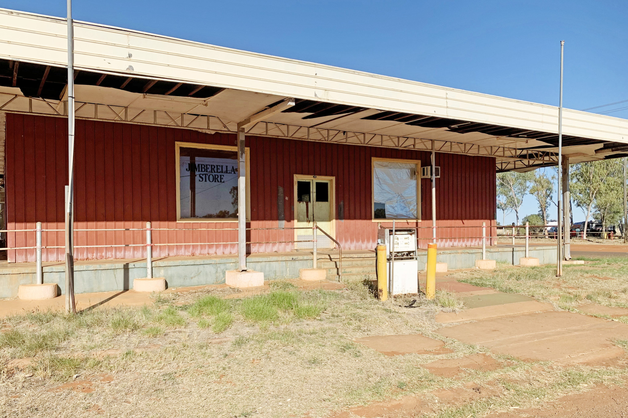Robbie Katter and Greg Campbell want more support for Dajarra's Jimberella Cooperative Society.