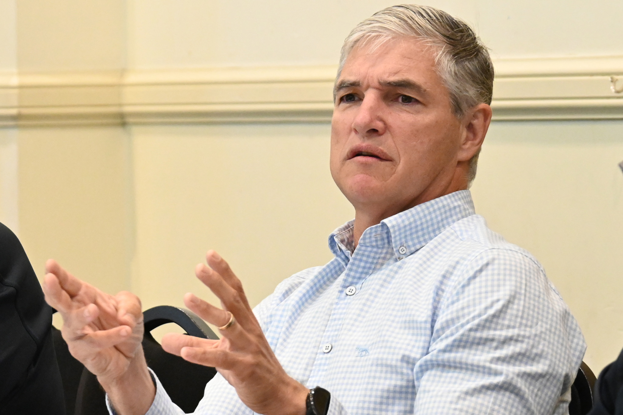 Katter's Australian Party leader Robbie Katter has doubts about the sale of Rex Airlines.