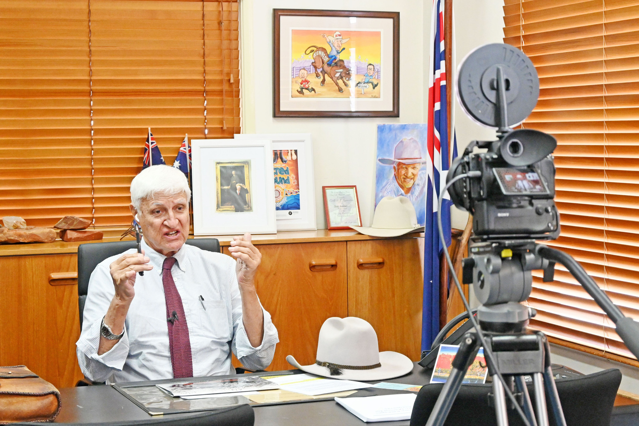 Bob Katter interrupted his interview with North West Weekly to do an interview with The Project to criticise the Commonwealth Bank’s plan to introduce a $3 withdrawal fee, which it scrapped a day later.